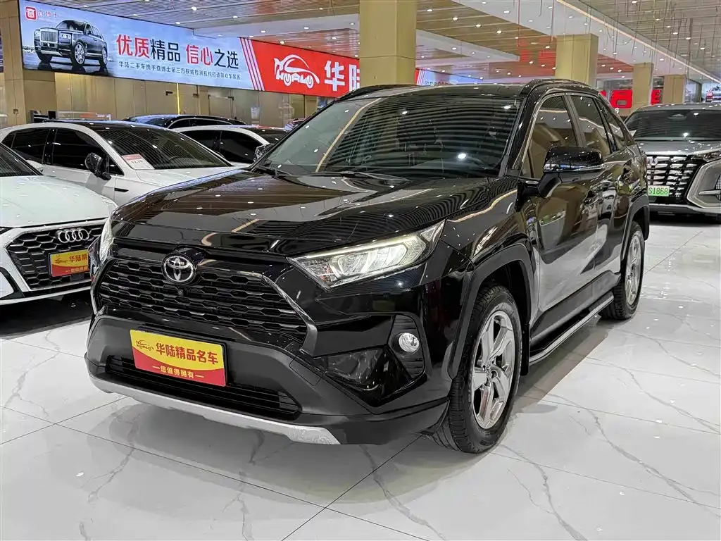 Toyota RAV4 — фото 1