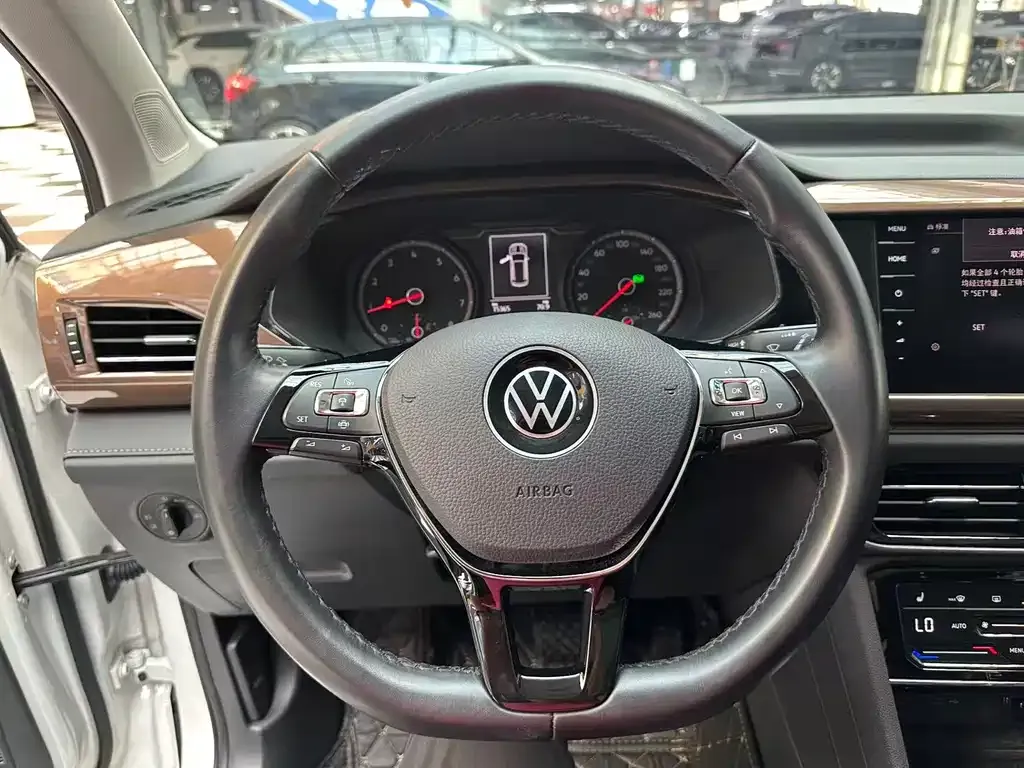 Volkswagen Tharu — фото 5