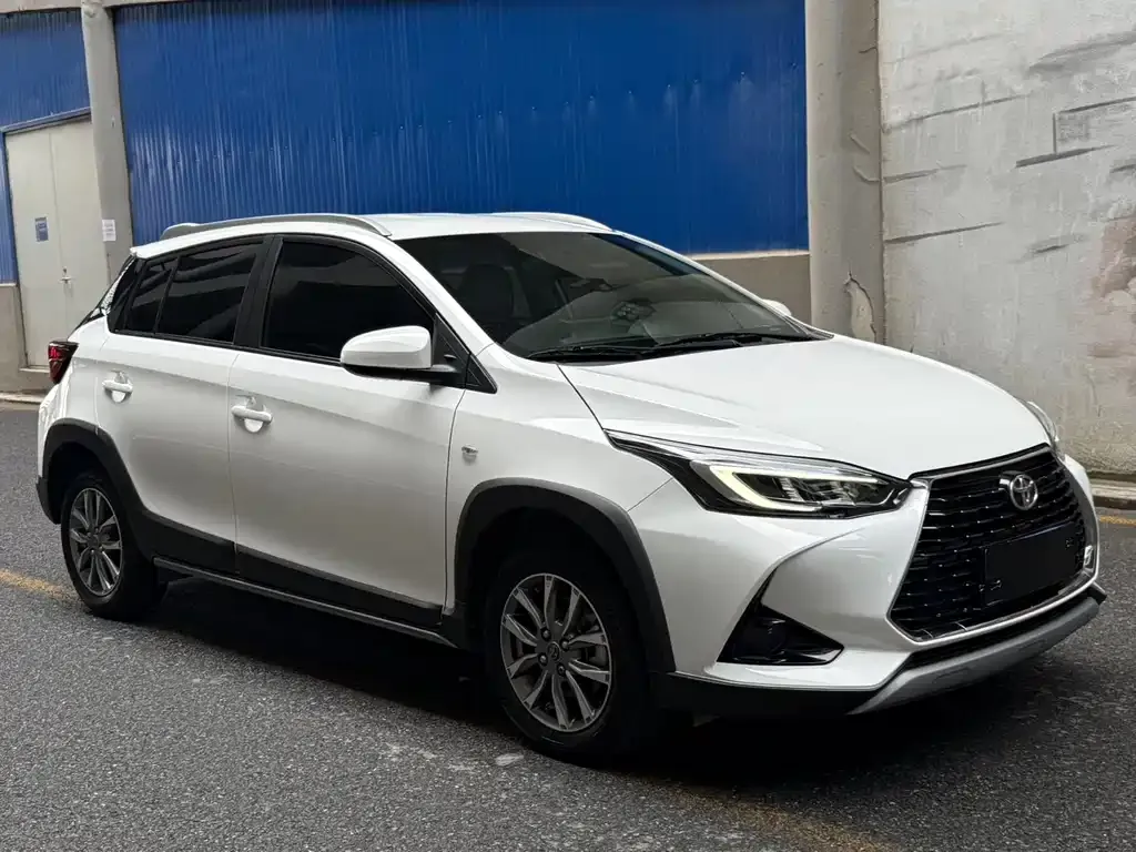Toyota Yaris L — фото 4