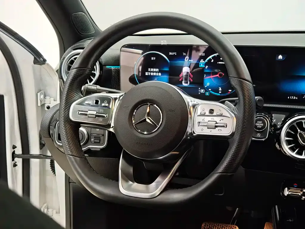 Mercedes-Benz A-Class — фото 10