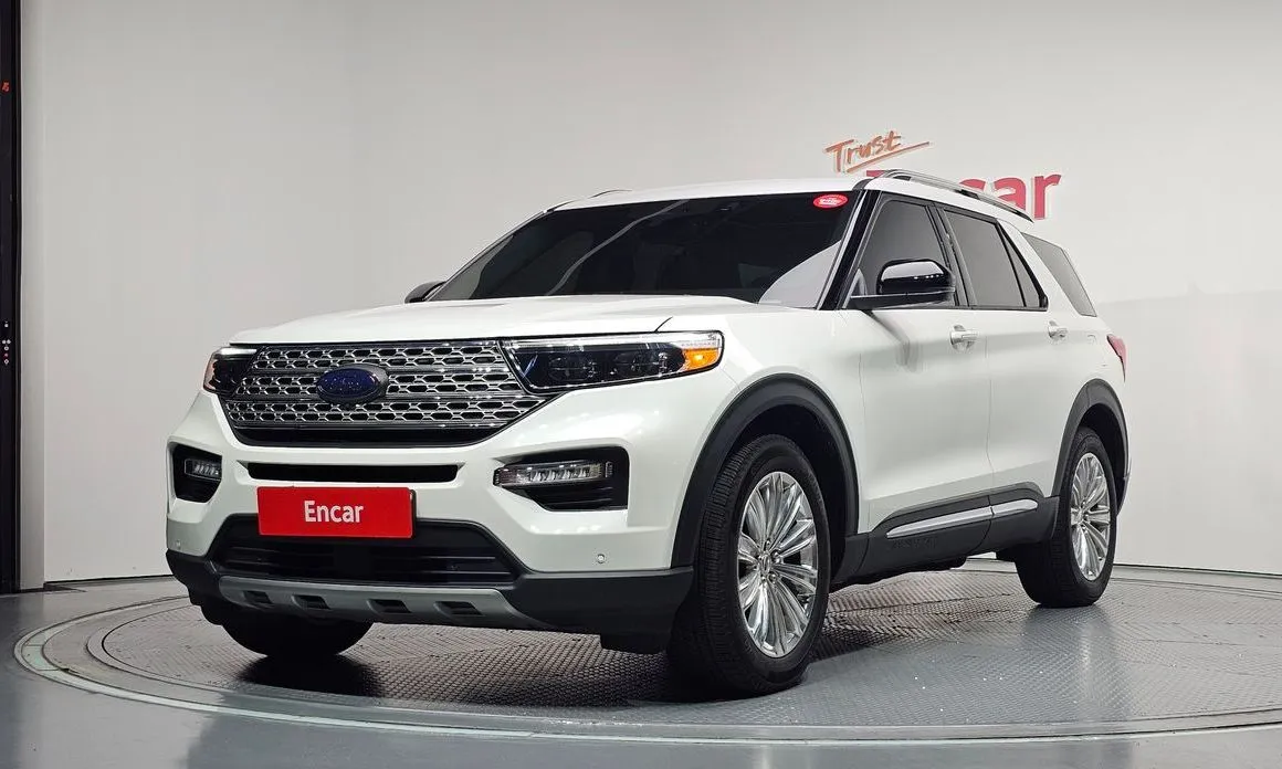 Ford Explorer — фото 1
