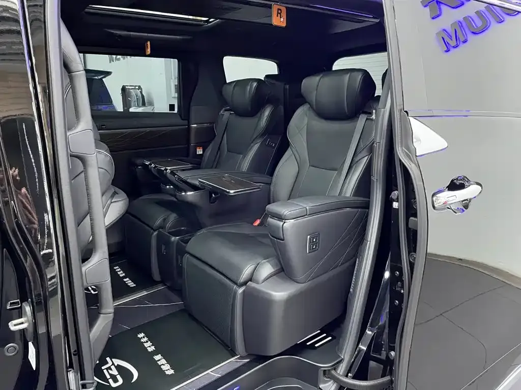 Toyota Vellfire — фото 5