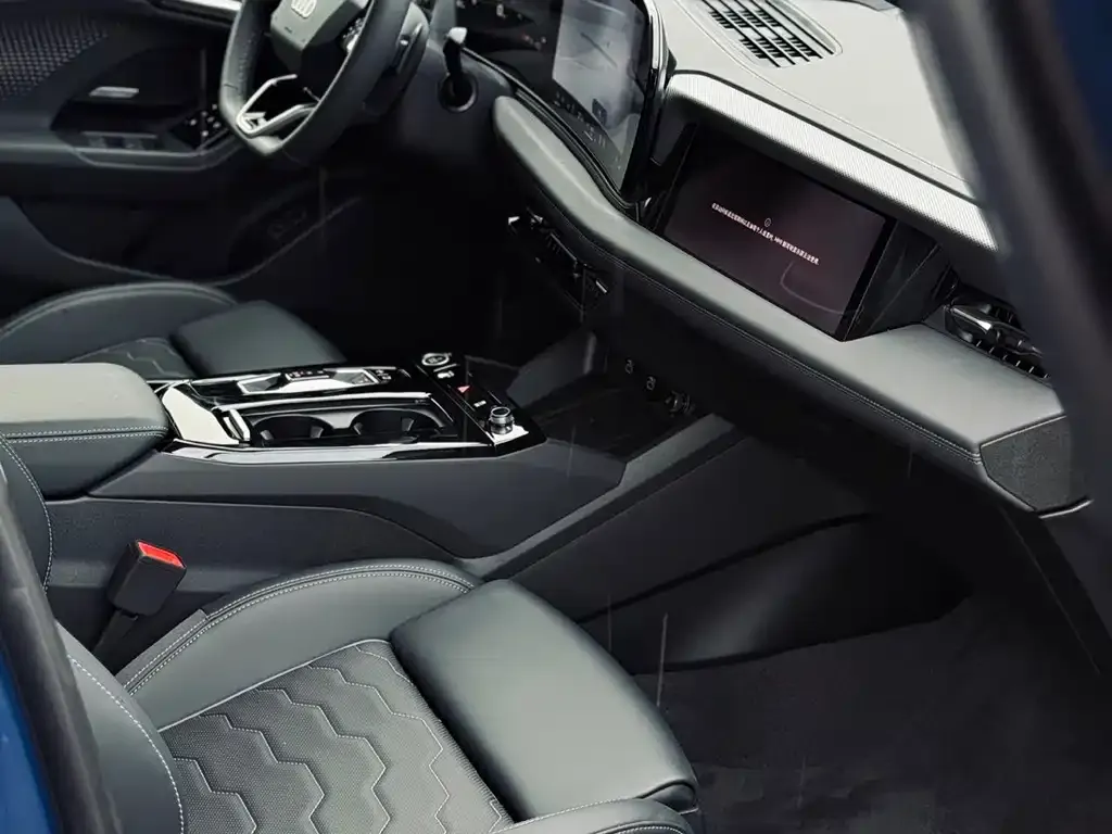 Audi A6L e-tron — фото 3