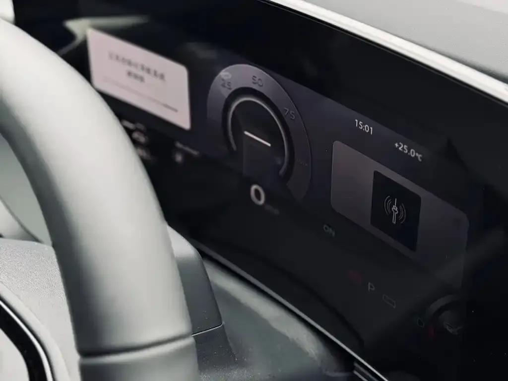 Audi A6L e-tron — фото 9