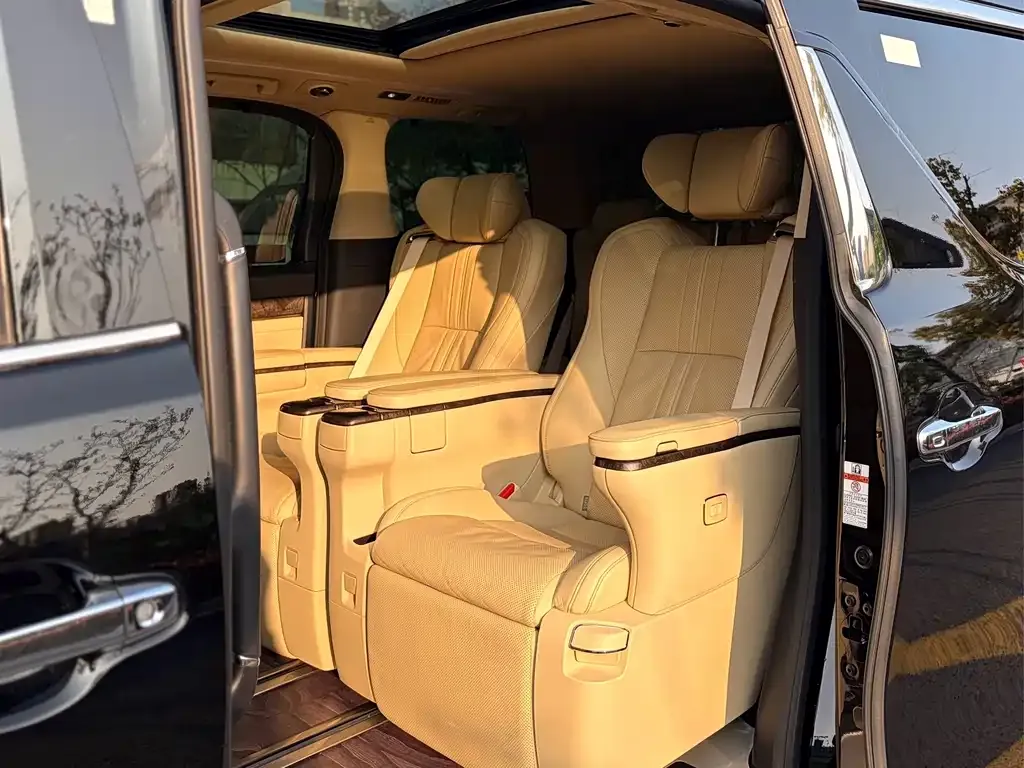 Toyota Vellfire — фото 3
