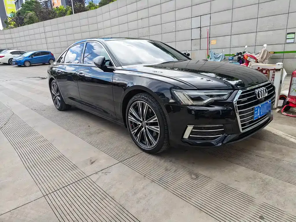 Audi A6L — фото 1