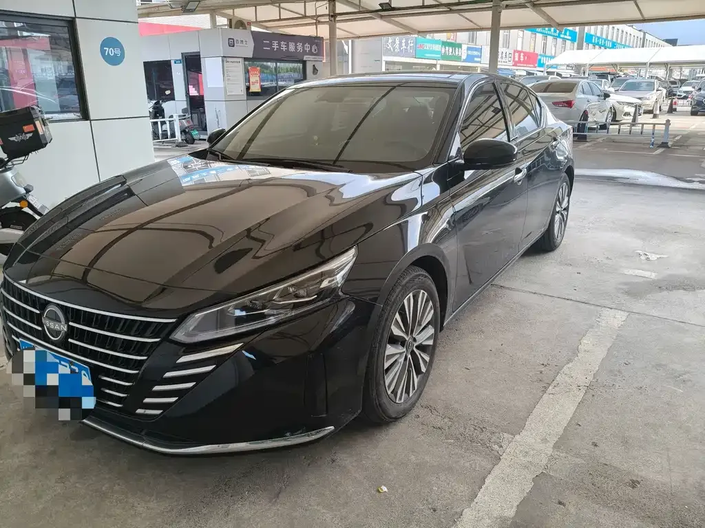 Nissan Teana — фото 1