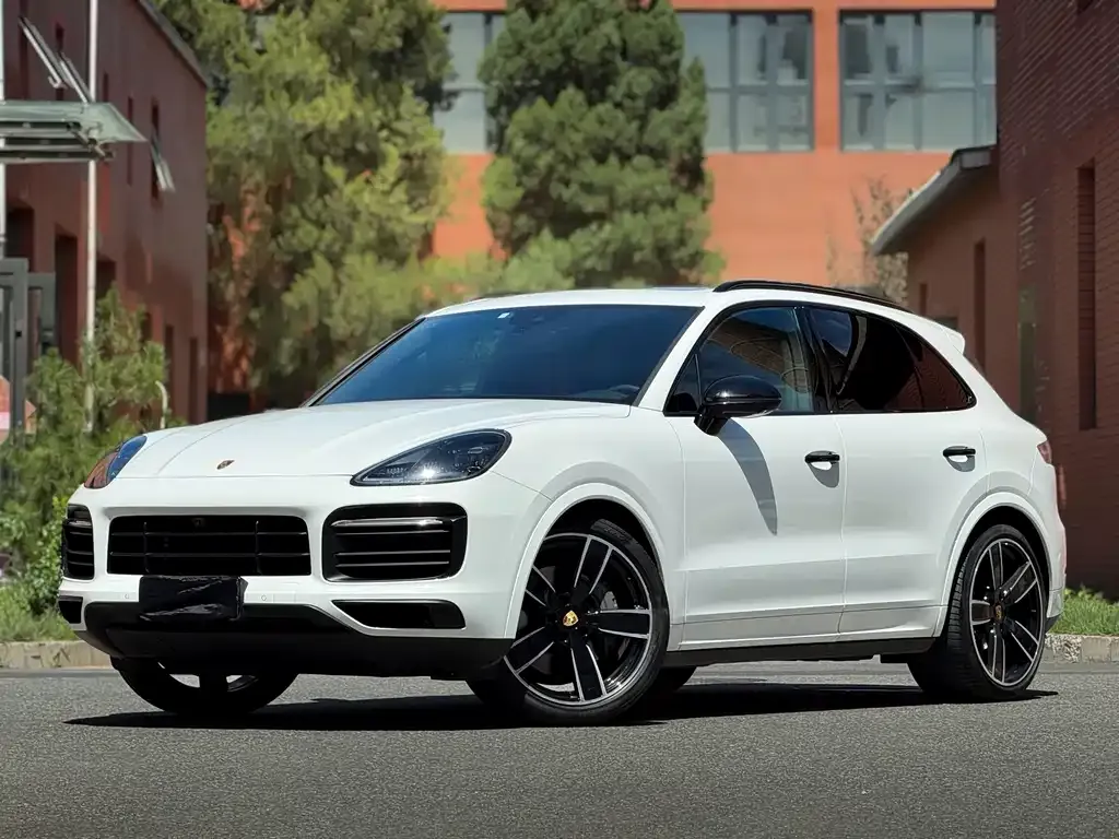 Porsche Cayenne — фото 1