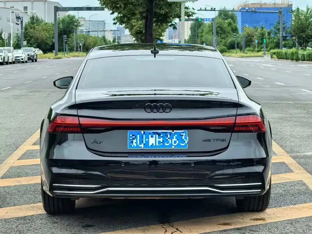 Audi A7L — фото 9
