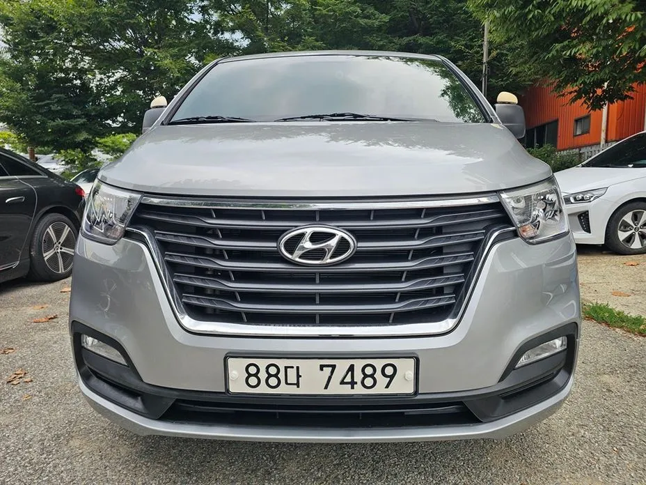 Hyundai Starex — фото 1
