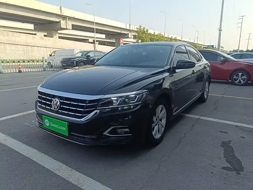 Volkswagen Passat — фото 1