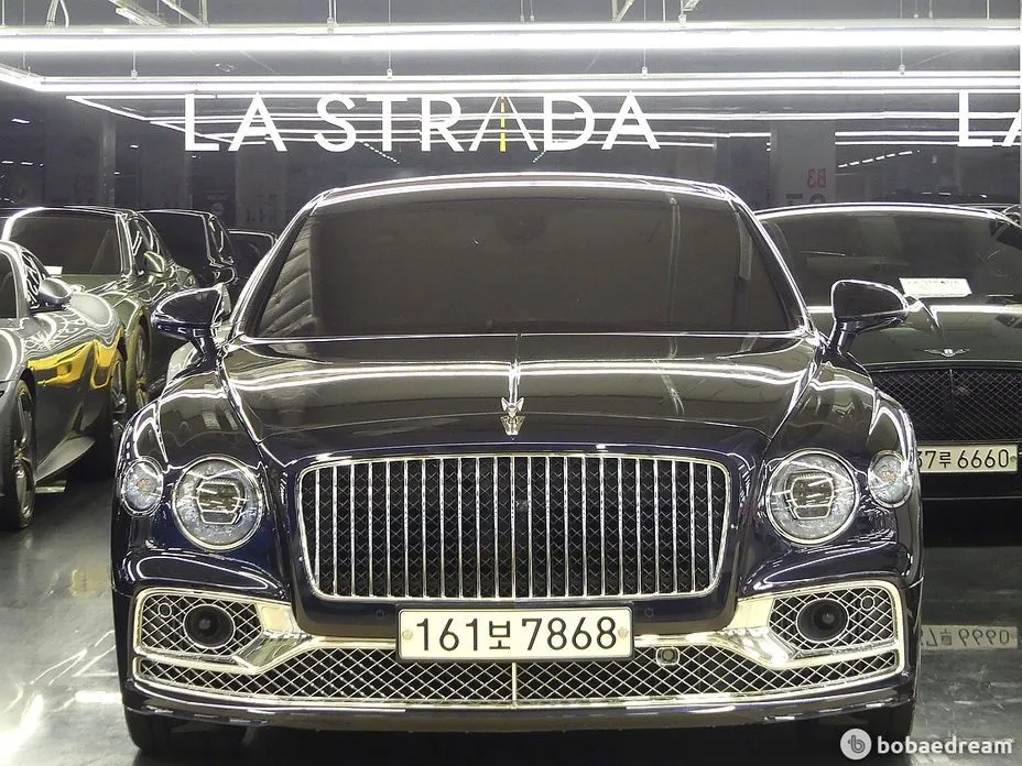 Bentley Flying Spur — фото 1