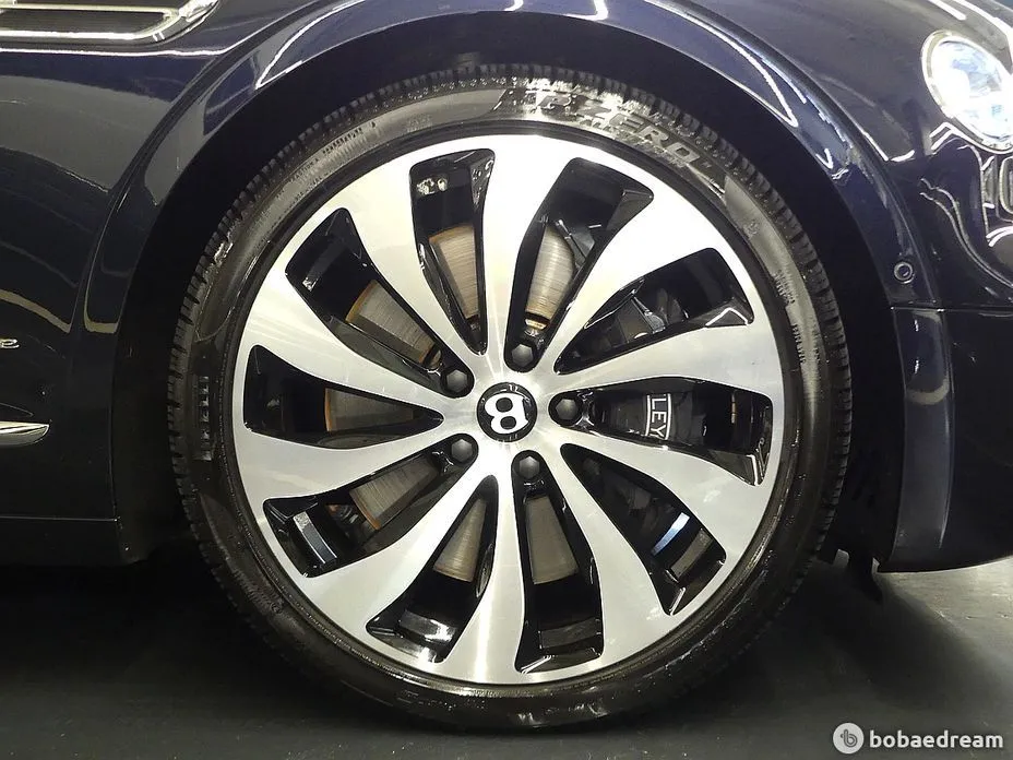 Bentley Flying Spur — фото 4