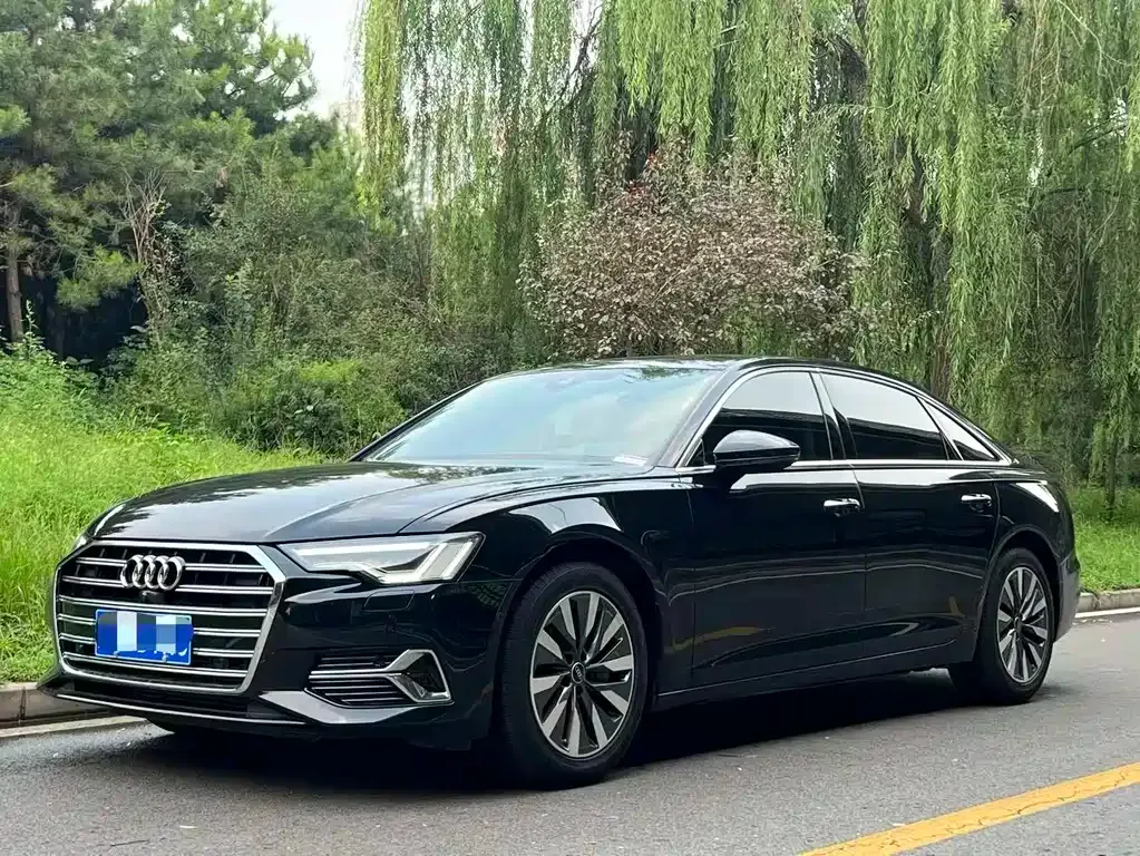 Audi A6L — фото 1