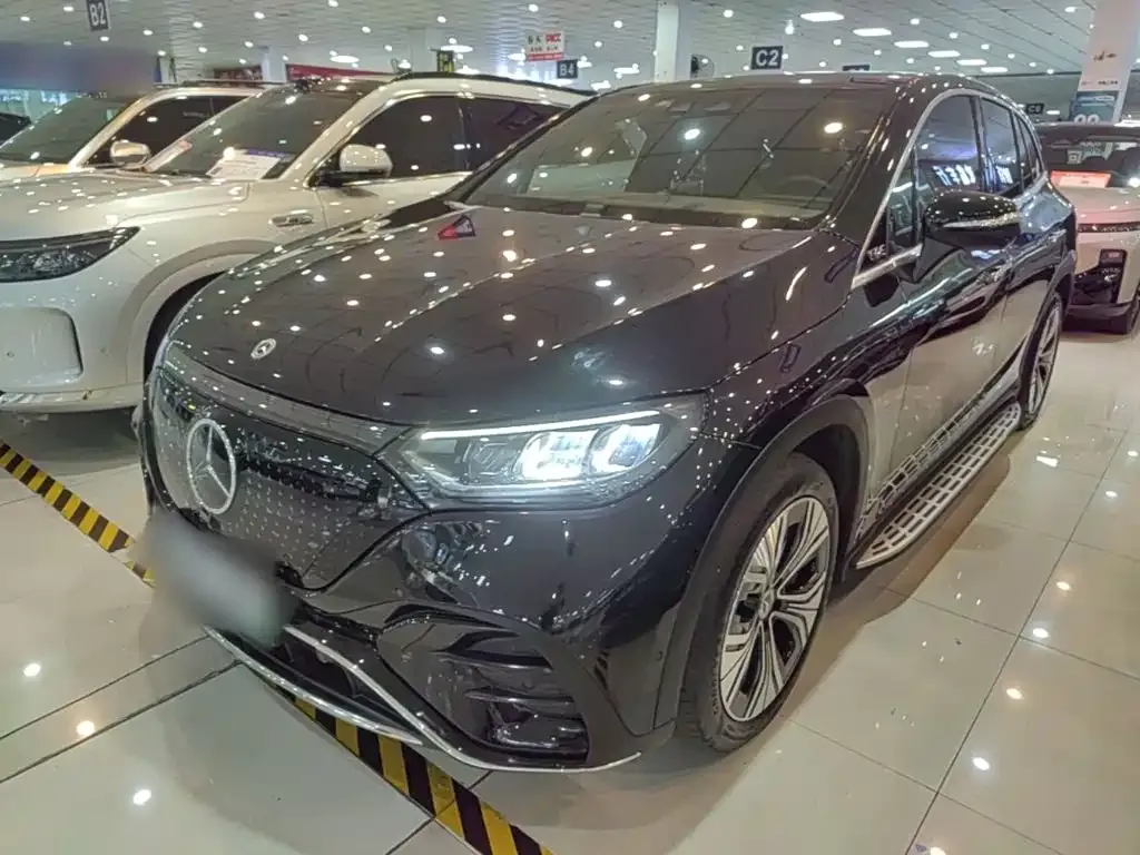 Mercedes-Benz EQE SUV — фото 1