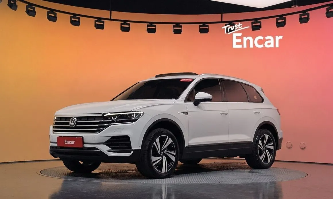 Volkswagen Touareg — фото 1