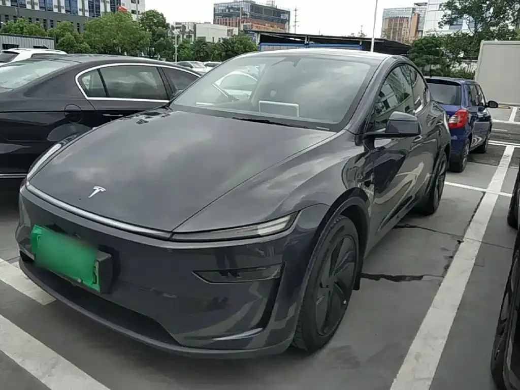 Tesla Model Y — фото 8