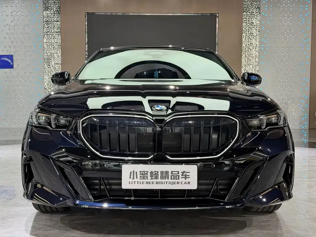 BMW 5 Series — фото 10