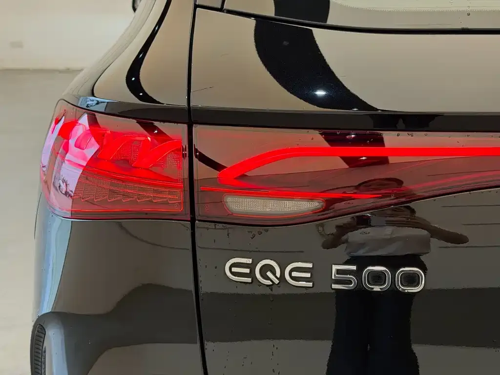 Mercedes-Benz EQE SUV — фото 3