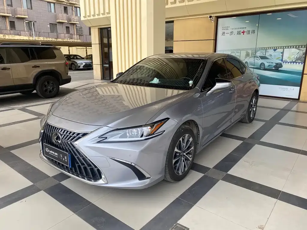 Lexus ES — фото 1