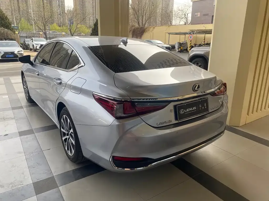 Lexus ES — фото 5