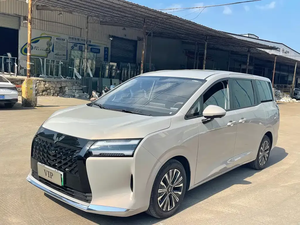 Wuling Xingguang 730 New Energy — фото 1