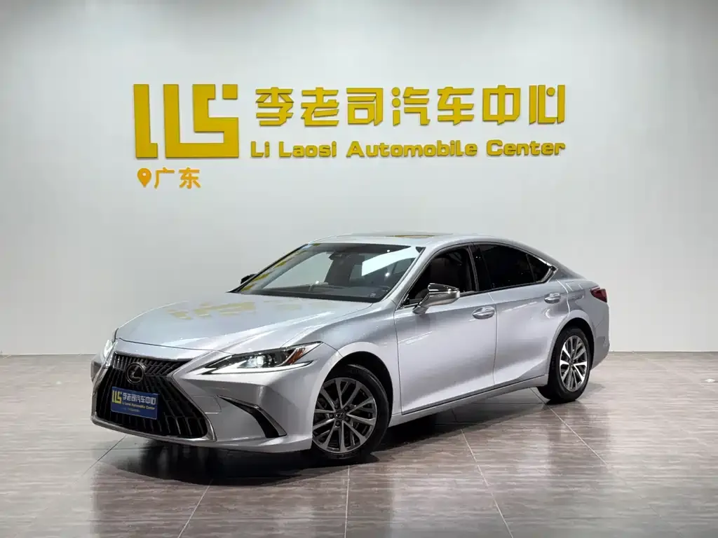 Lexus ES — фото 1