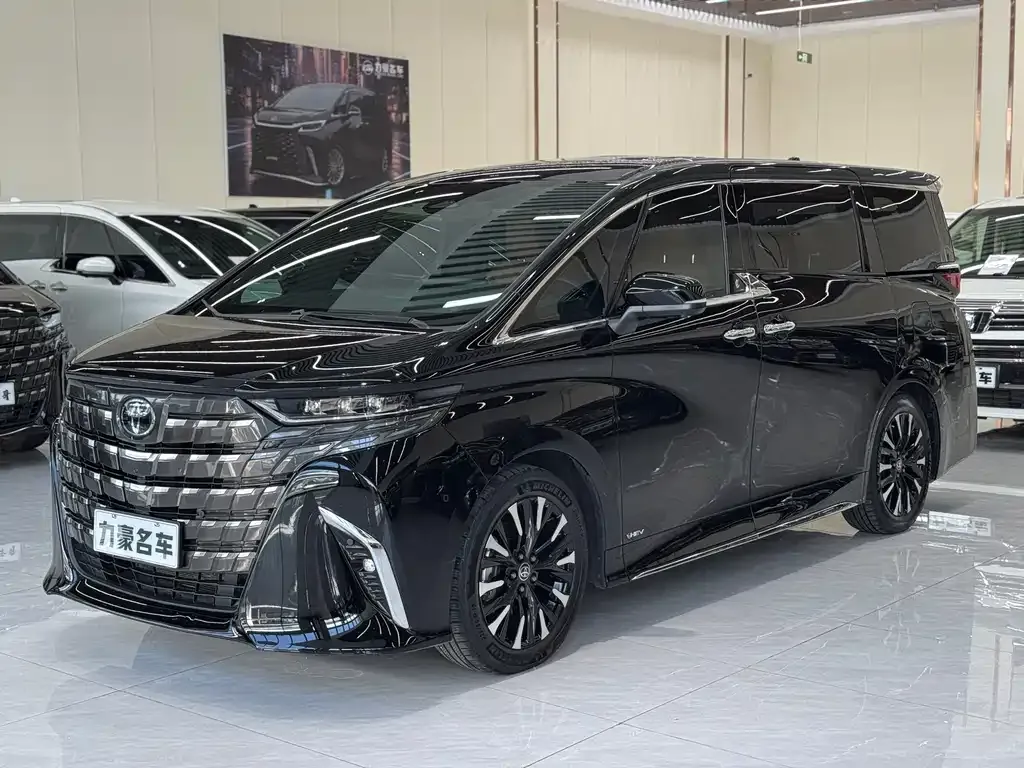 Toyota Alphard — фото 1