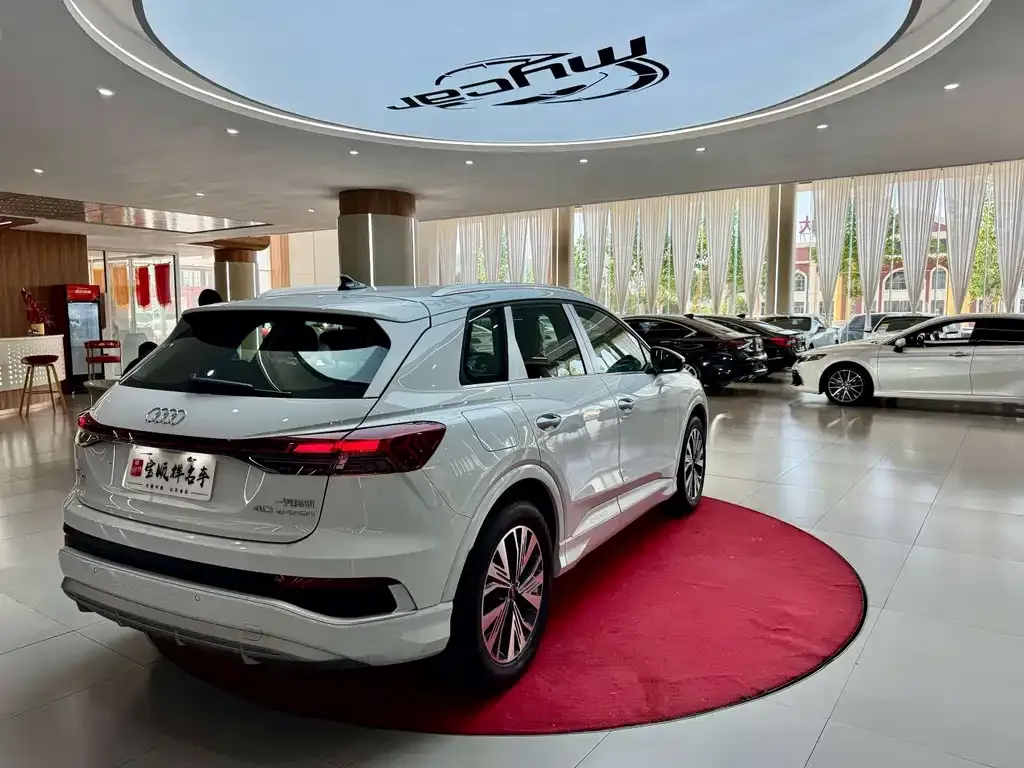 Audi Q4 e-tron — фото 10