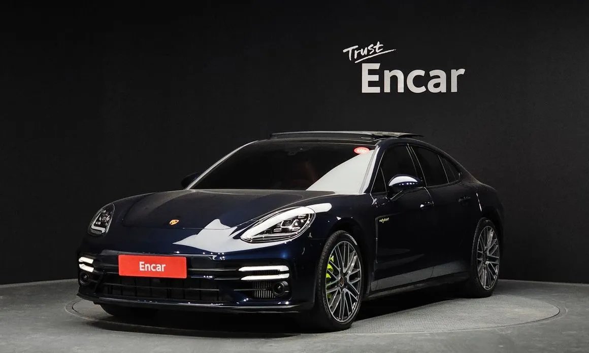 Porsche Panamera — фото 1