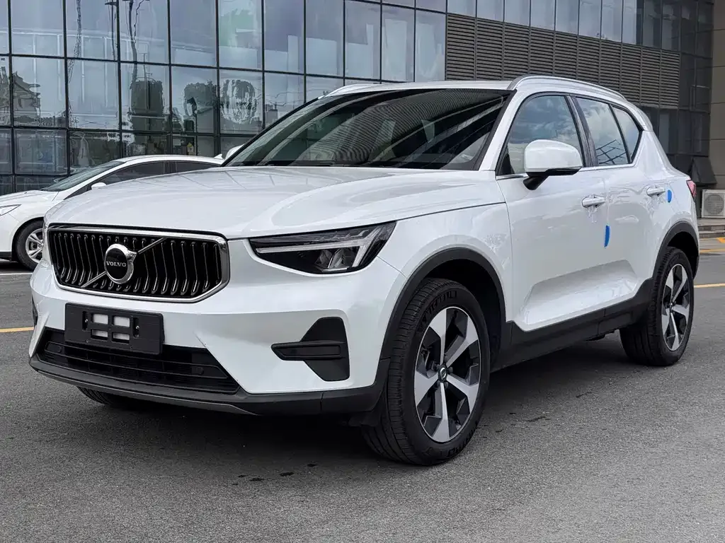 Volvo XC40 — фото 1