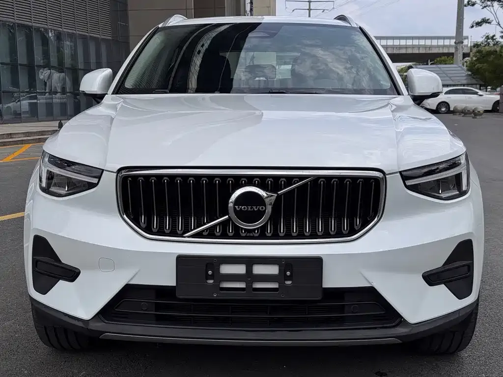 Volvo XC40 — фото 6