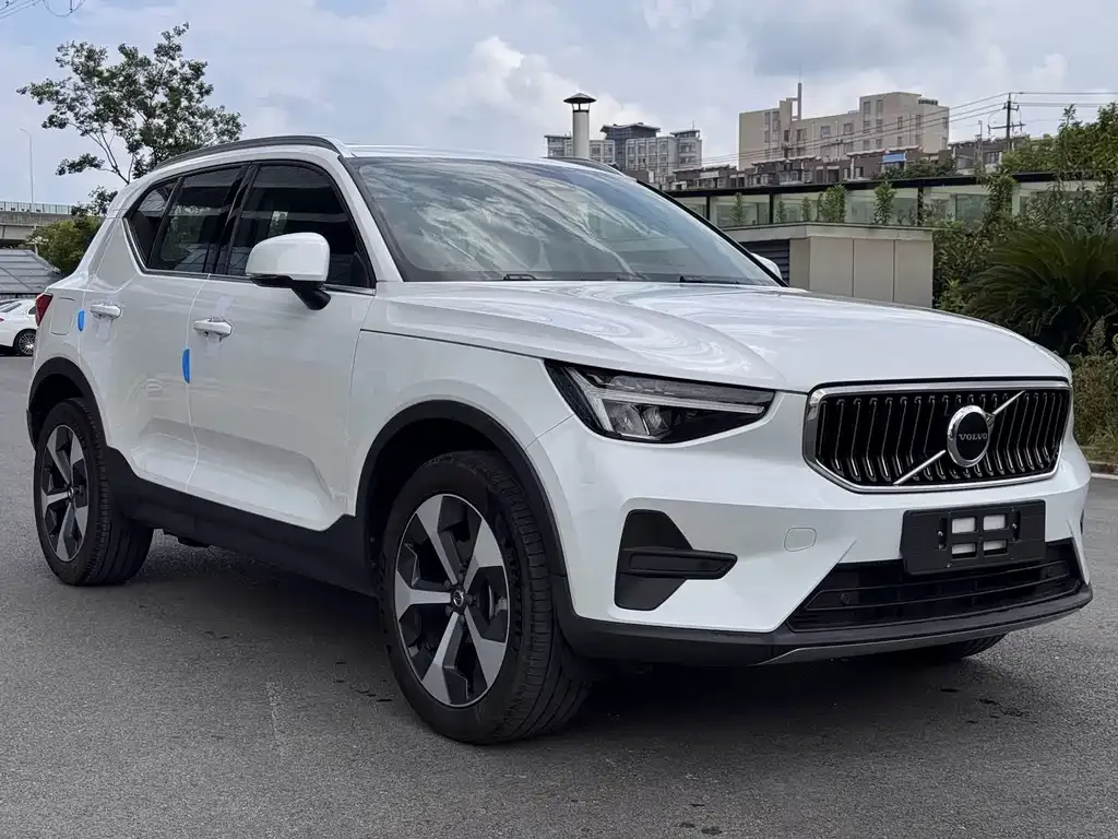 Volvo XC40 — фото 9