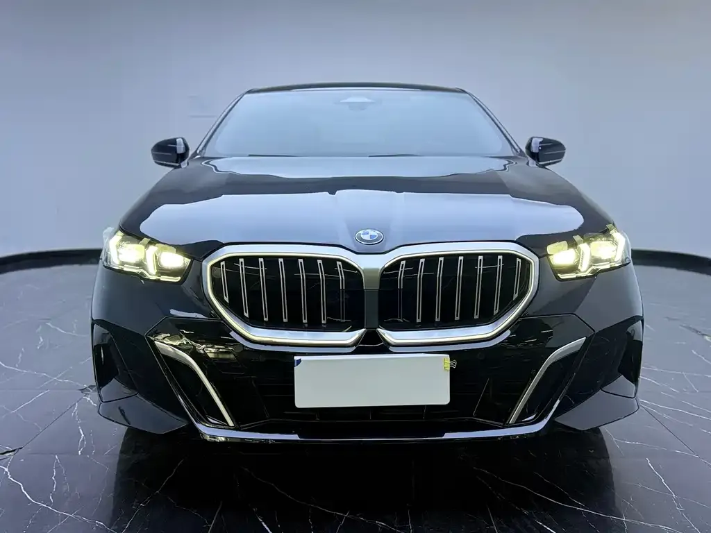 BMW 5 Series — фото 5