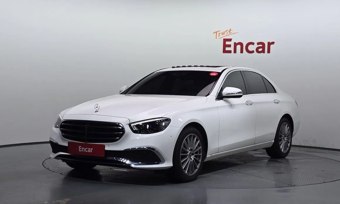 Mercedes-Benz E-Class — фото 1