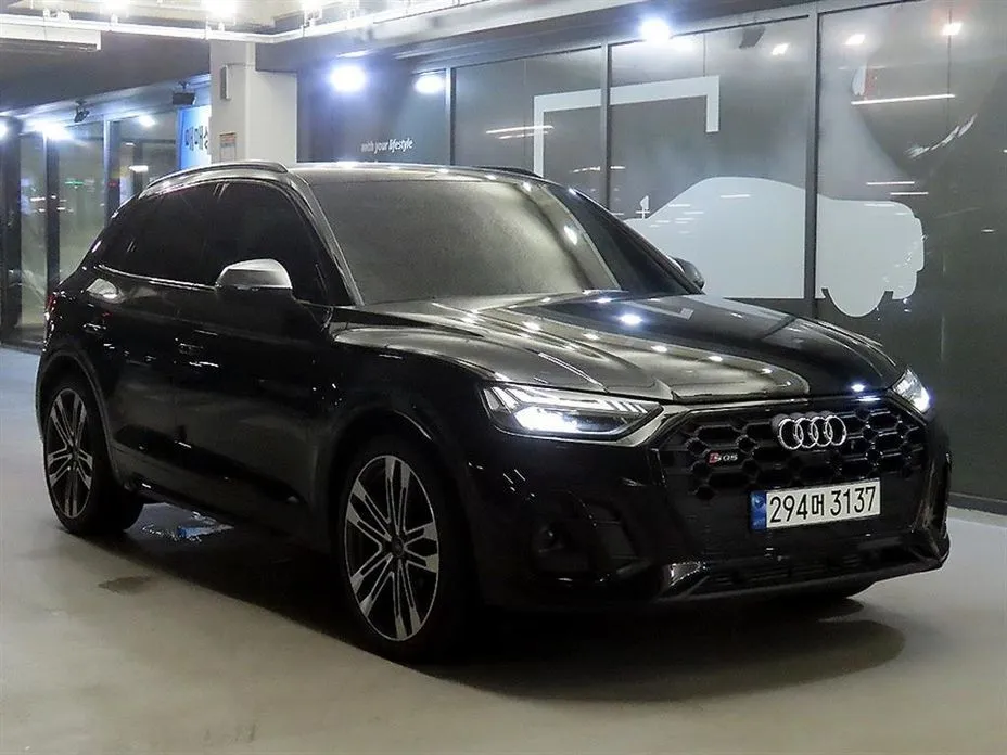 Audi SQ5 — фото 1