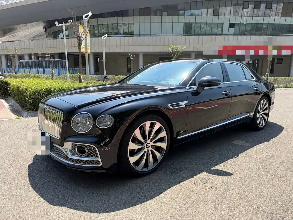 Bentley Flying Spur — фото 1