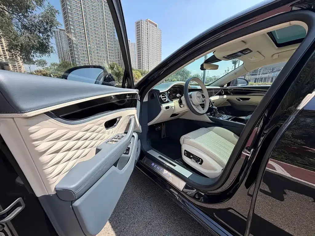 Bentley Flying Spur — фото 5