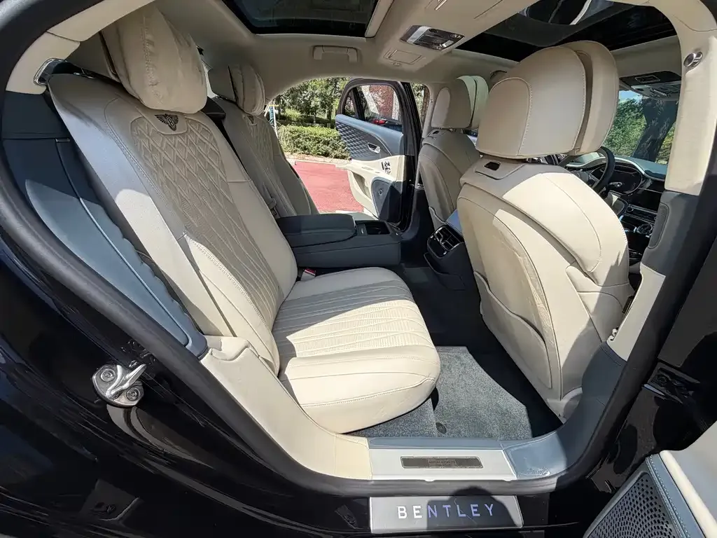 Bentley Flying Spur — фото 2