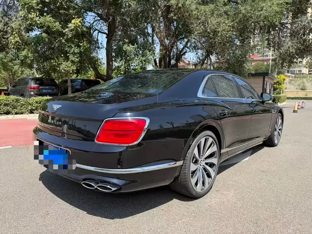 Bentley Flying Spur — фото 10