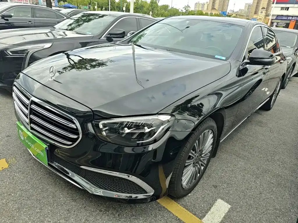 Mercedes-Benz E-Class — фото 1