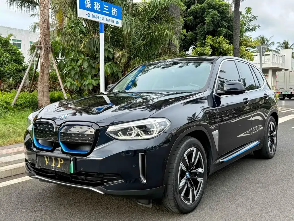 BMW iX3 — фото 1