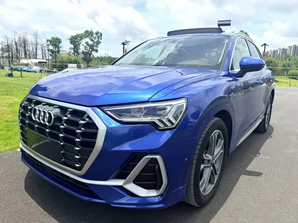 Audi Q3 — фото 1