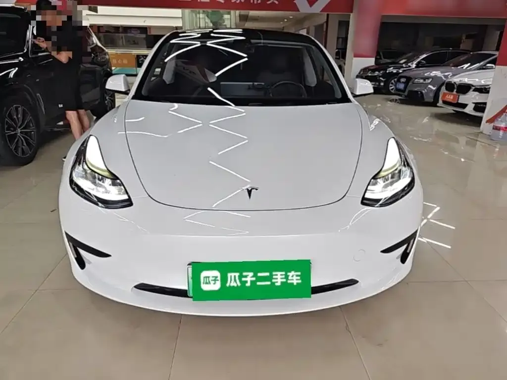 Tesla Model 3 — фото 10