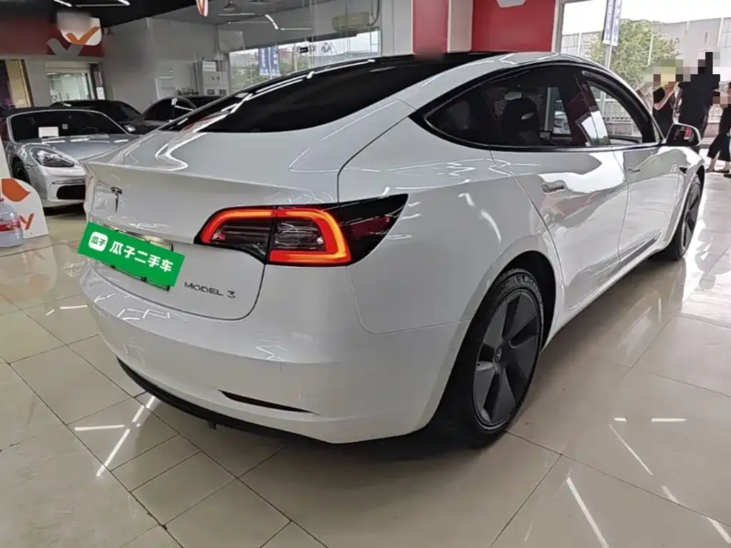 Tesla Model 3 — фото 6