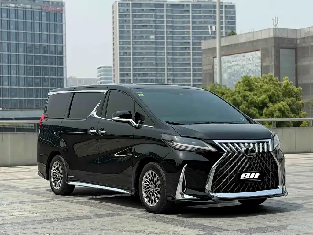 Toyota Vellfire — фото 2