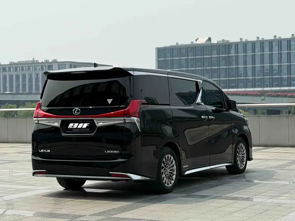 Toyota Vellfire — фото 8