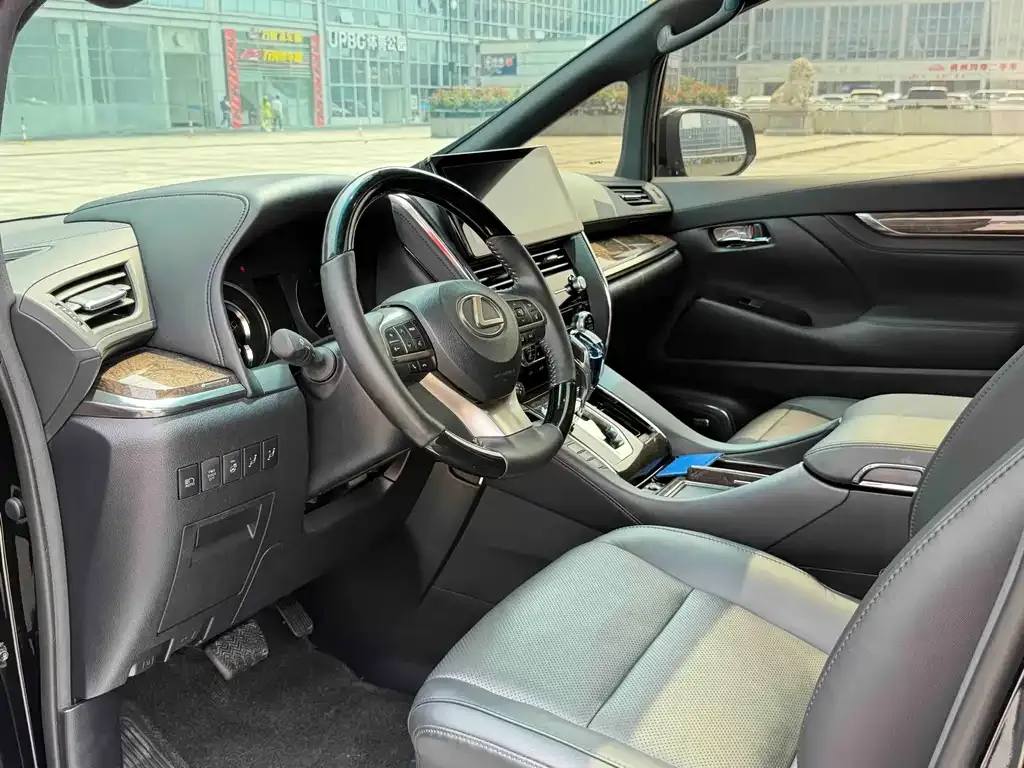 Toyota Vellfire — фото 9