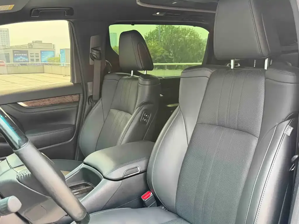 Toyota Vellfire — фото 6