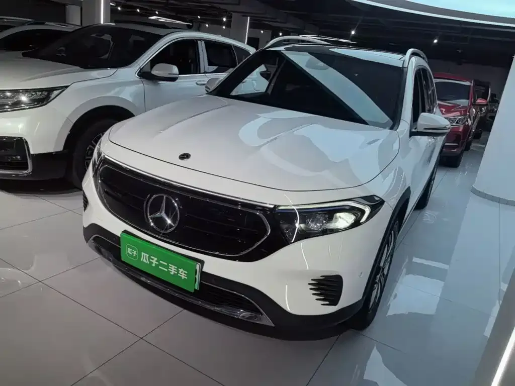 Mercedes-Benz EQB — фото 10